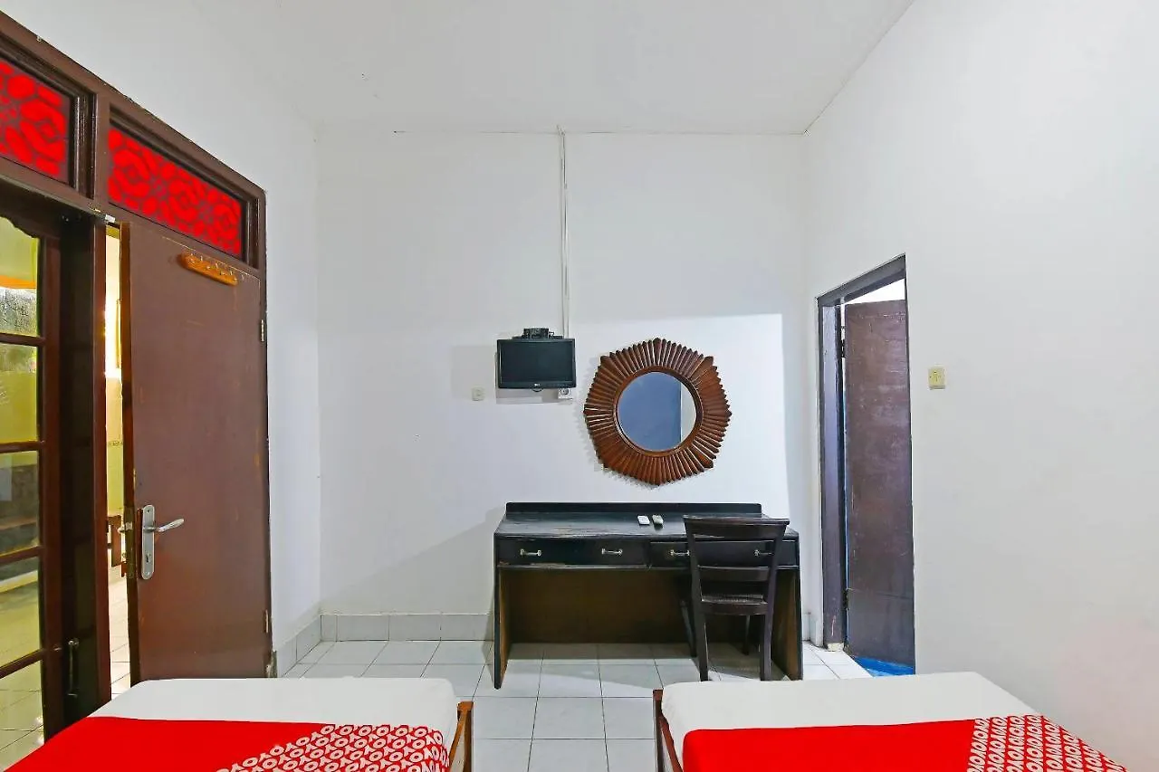 Oyo 3244 Grand Chandra Hotel Denpasar 2*,